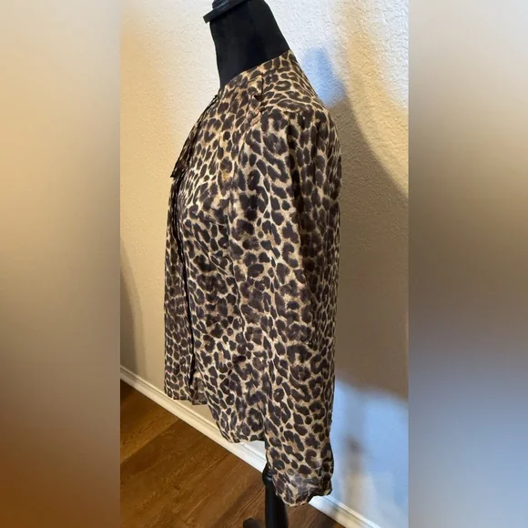 Ann Taylor Animal Print Blouse Roll Tab Sleeve Button Up Shirt Top Size 10P - Picture 4 of 11